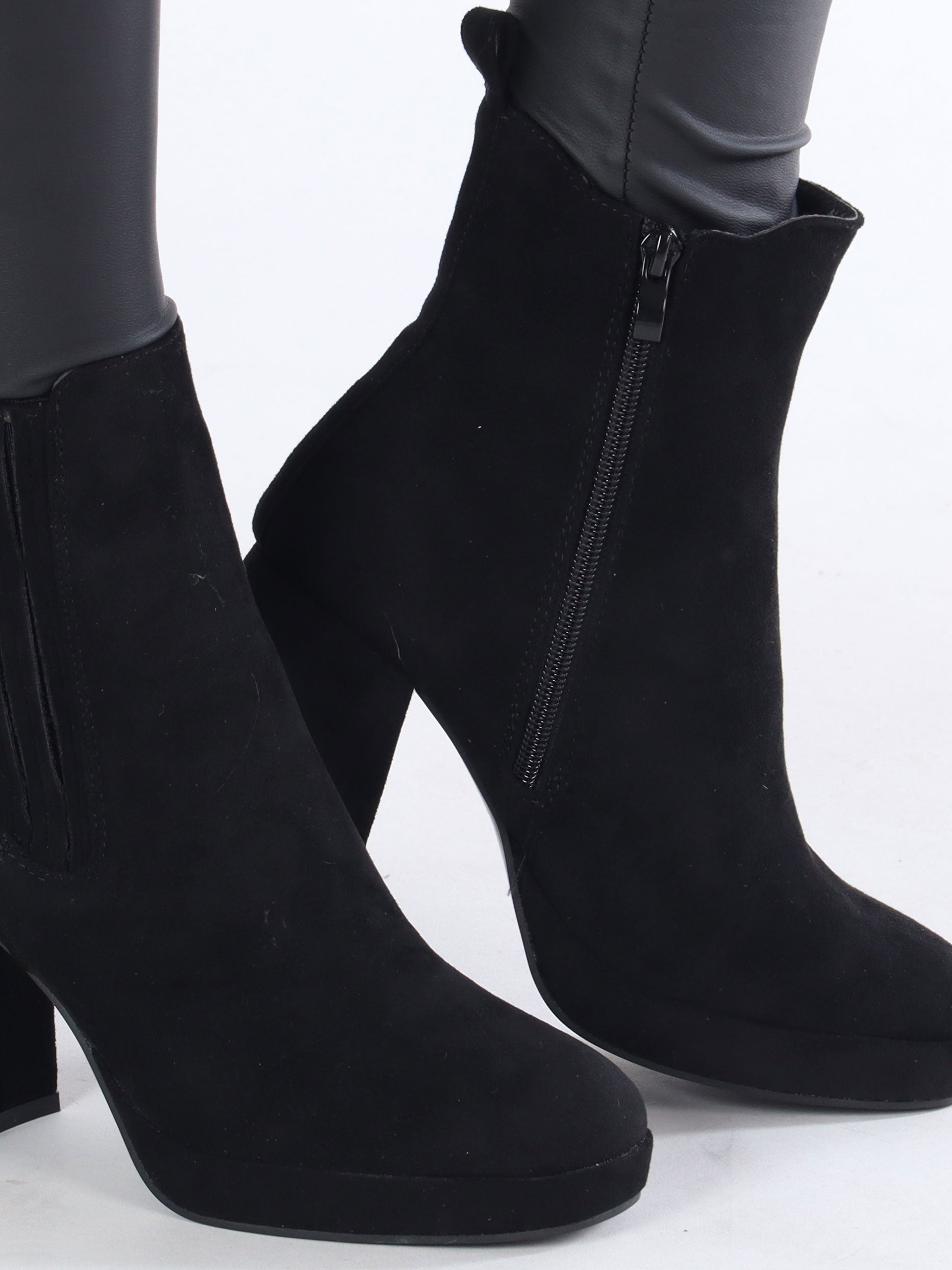 Edyta - Højhælet støvle i ruskindslook